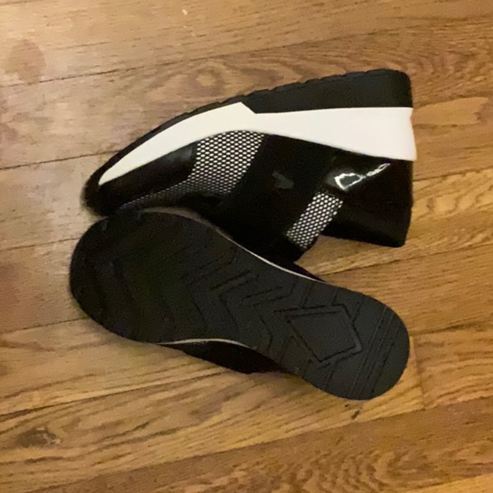 Shoes - Picture 3 of 4